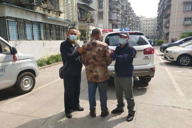 çå®ä¸¤ç·å­ççªåå¾çç§çè¢«æ